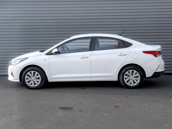 Hyundai Solaris II Рестайлинг с пробегом 2022 года, цена 1 530 000 рублей, 65904 км, седан, Автокод Объявления