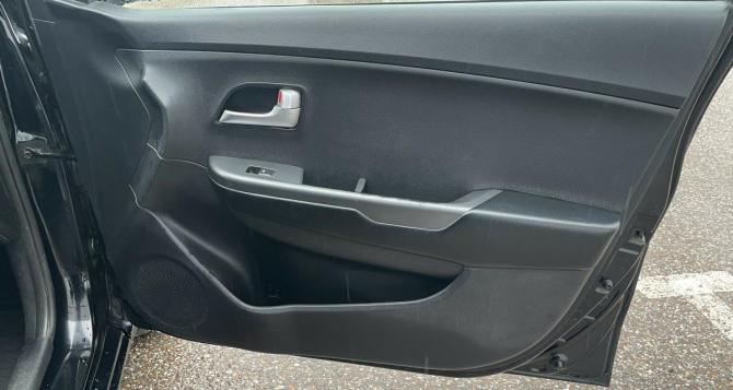 Kia Rio III Рестайлинг с пробегом 2016 года, цена 975 000 рублей, 107106 км, хэтчбек, Автокод Объявления