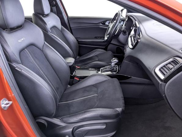 Kia Ceed III Рестайлинг с пробегом 2021 года, цена 2 675 000 рублей, 33768 км, универсал, Автокод Объявления