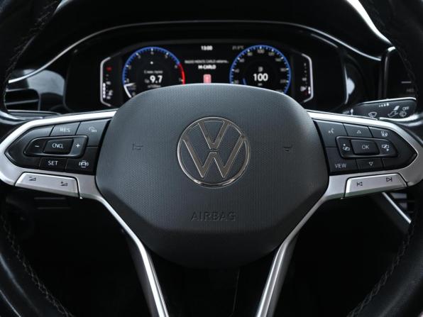 Volkswagen Polo VI с пробегом 2022 года, цена 1 587 030 рублей, 149735 км, лифтбек, Автокод Объявления