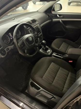 Skoda Octavia II (A5) Рестайлинг с пробегом 2013 года, цена 960 000 рублей, 124600 км, лифтбек, Автокод Объявления