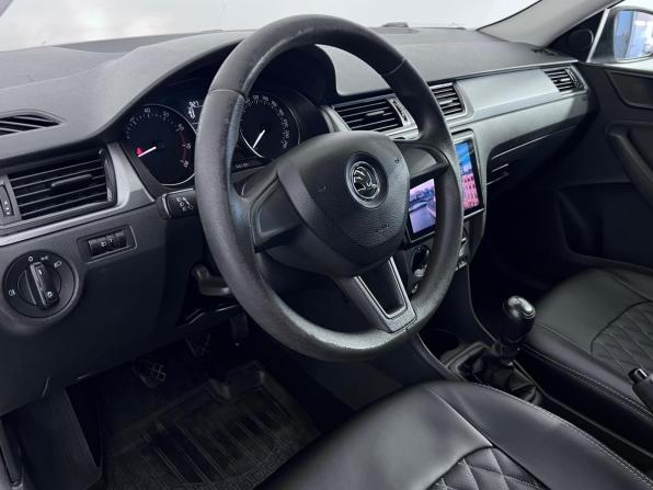 Skoda Rapid I с пробегом 2016 года, цена 1 045 000 рублей, 107609 км, лифтбек, Автокод Объявления