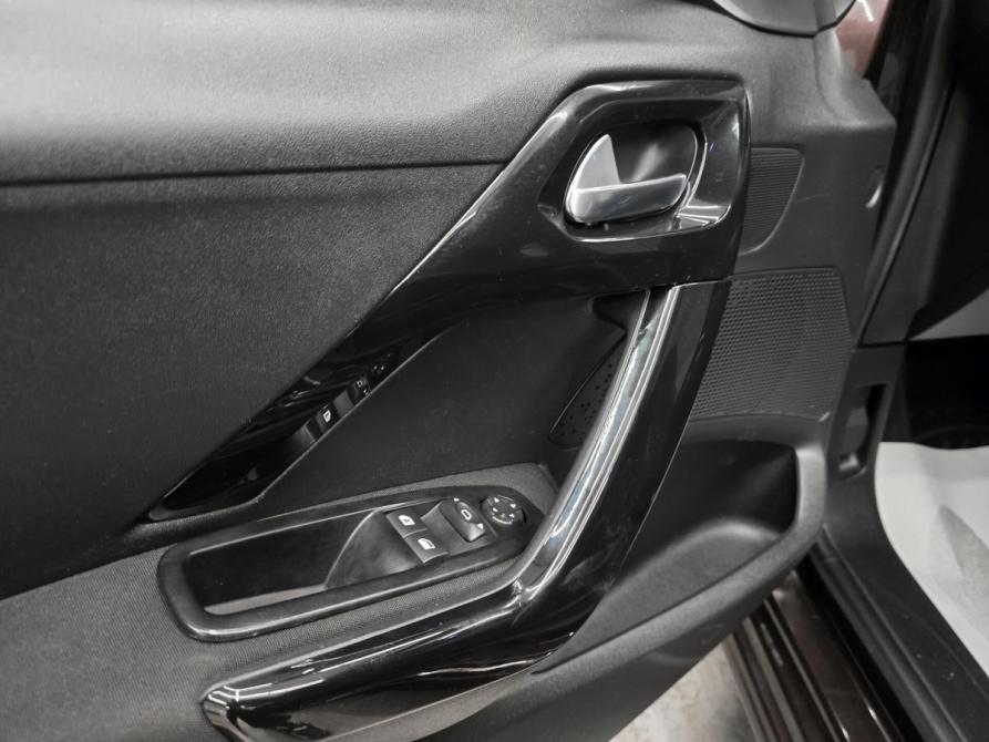 Peugeot 208 I Красноярск  - изображение 18