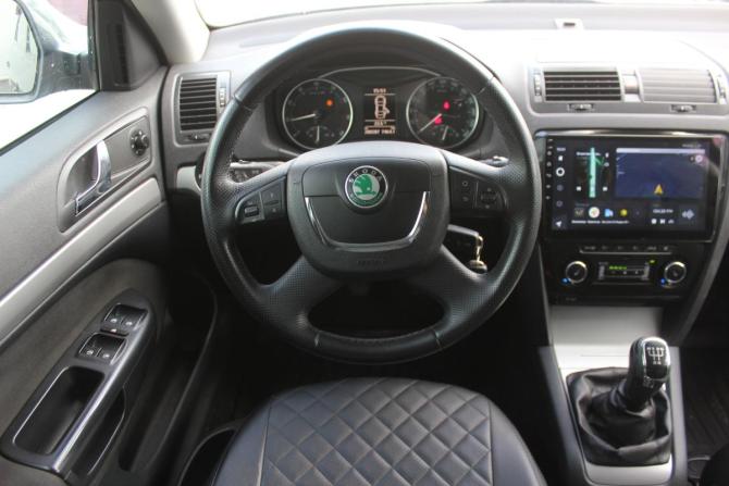 Skoda Octavia II (A5) Рестайлинг с пробегом 2011 года, цена 697 000 рублей, 280286 км, лифтбек, Автокод Объявления
