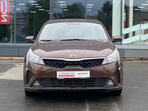 Kia Rio IV Рестайлинг с пробегом 2021 года, цена 979 000 рублей, 131420 км, седан, Автокод Объявления