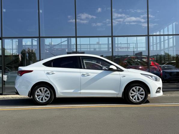 Hyundai Solaris II с пробегом 2017 года, цена 820 000 рублей, 246676 км, седан, Автокод Объявления