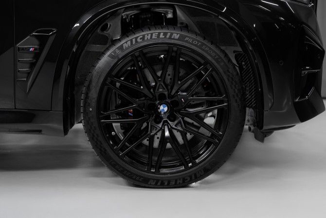 Новый BMW X5 M III (F95) Рестайлинг 2024 года, цена 28 262 400 рублей, внедорожник, Автокод Объявления