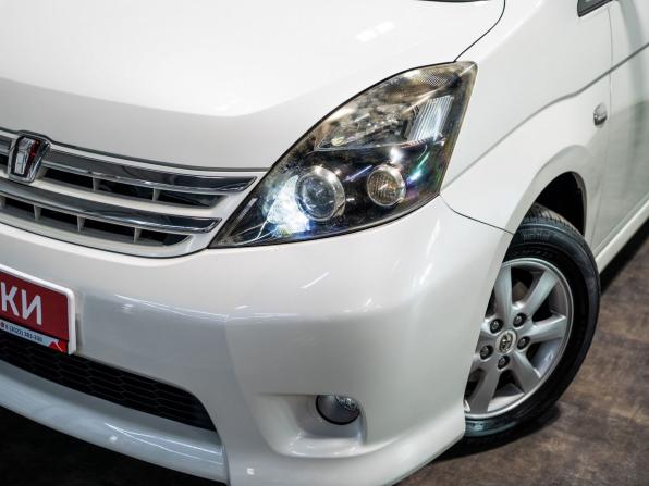 Toyota ISis I Рестайлинг с пробегом 2010 года, цена 1 270 000 рублей, 139389 км, компактвэн, Автокод Объявления