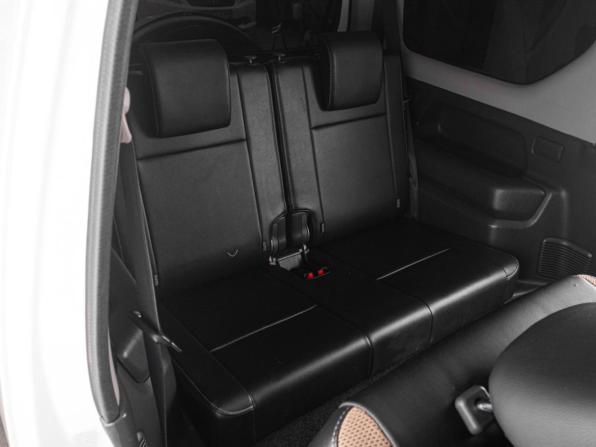 Suzuki Jimny III Рестайлинг 2 с пробегом 2015 года, цена 1 099 000 рублей, 179819 км, внедорожник, Автокод Объявления