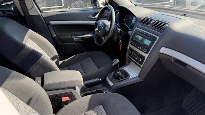 Skoda Octavia II (A5) Рестайлинг с пробегом 2012 года, цена 469 000 рублей, 261000 км, лифтбек, Автокод Объявления