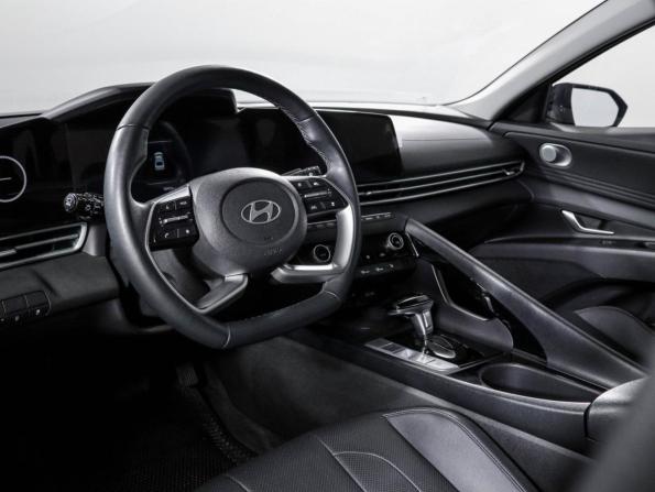 Hyundai Elantra VII (CN7) Рестайлинг с пробегом 2023 года, цена 2 150 000 рублей, 50500 км, седан, Автокод Объявления