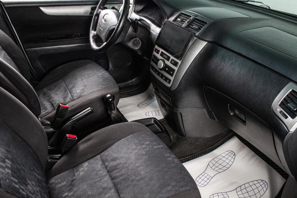 Toyota Avensis Verso I Сургут  - изображение 10