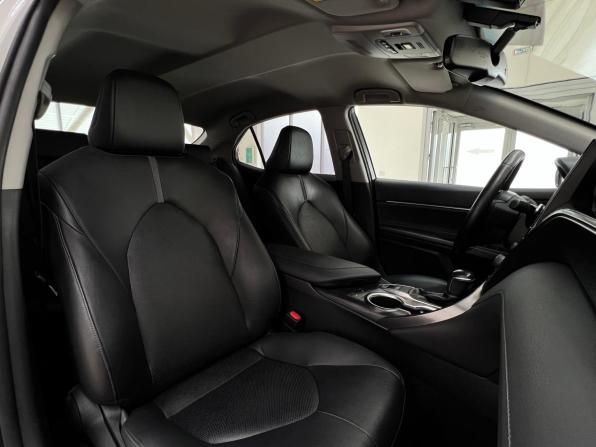 Toyota Camry VIII (XV70) Рестайлинг с пробегом 2021 года, цена 3 595 000 рублей, 33811 км, седан, Автокод Объявления