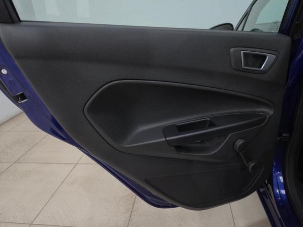 Ford Fiesta Mk6 Рестайлинг с пробегом 2016 года, цена 980 000 рублей, 45528 км, хэтчбек, Автокод Объявления