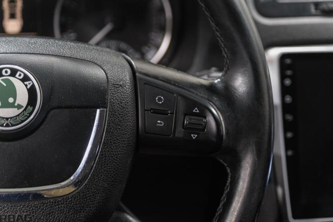 Skoda Octavia II (A5) Рестайлинг с пробегом 2012 года, цена 499 000 рублей, 370000 км, лифтбек, Автокод Объявления