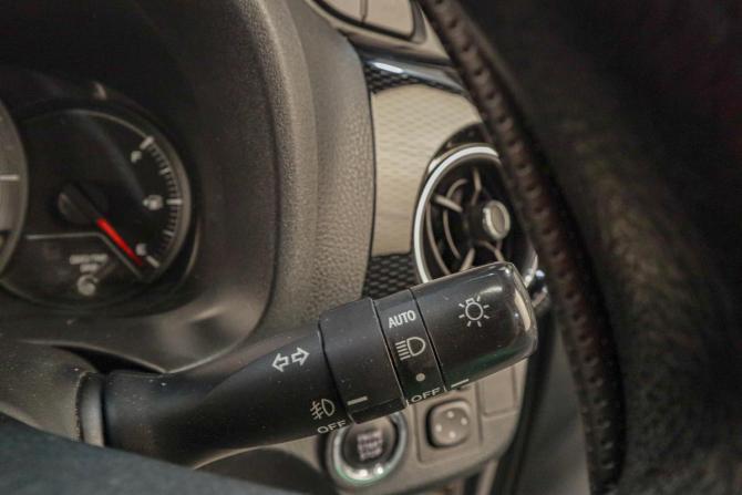 Toyota Vitz III (XP130) Рестайлинг с пробегом 2019 года, цена 1 179 000 рублей, 113200 км, хэтчбек, Автокод Объявления