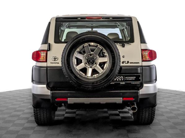 Toyota FJ Cruiser с пробегом 2022 года, цена 8 725 000 рублей, 14409 км, внедорожник, Автокод Объявления