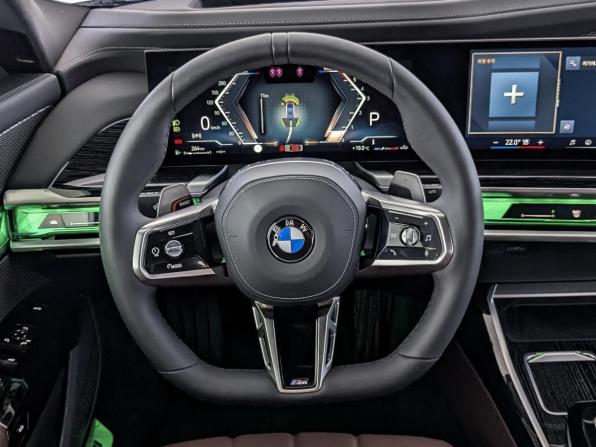 BMW 7 серии VII (G70) с пробегом 2025 года, цена 15 900 000 рублей, 8049 км, седан, Автокод Объявления