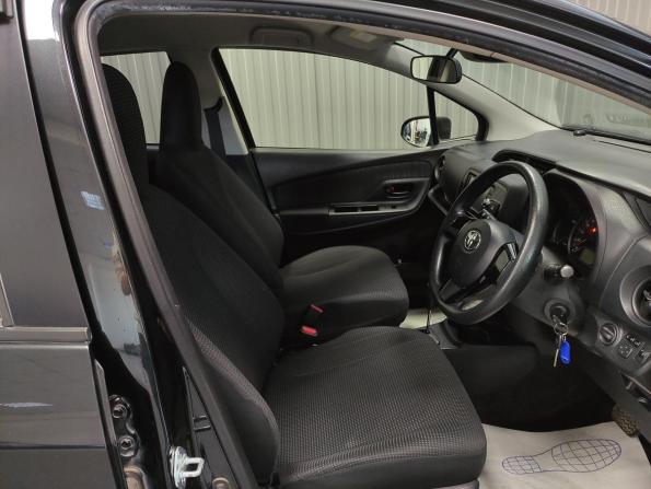 Toyota Vitz III (XP130) Рестайлинг 2 с пробегом 2017 года, цена 810 000 рублей, 105850 км, хэтчбек, Автокод Объявления