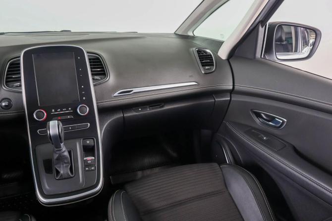 Renault Scenic IV с пробегом 2018 года, цена 1 799 000 рублей, 180111 км, компактвэн, Автокод Объявления