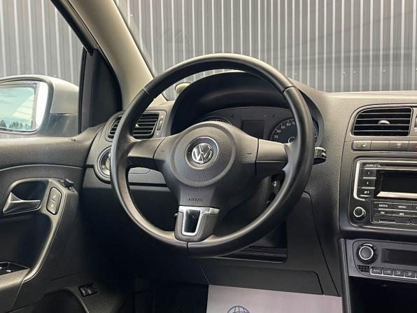 Volkswagen Polo V Рестайлинг с пробегом 2015 года, цена 977 000 рублей, 111947 км, седан, Автокод Объявления