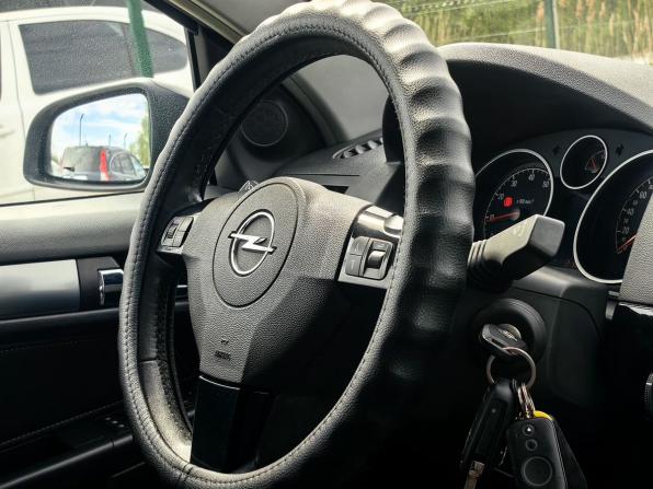 Opel Astra H Рестайлинг с пробегом 2008 года, цена 349 000 рублей, 215000 км, седан, Автокод Объявления