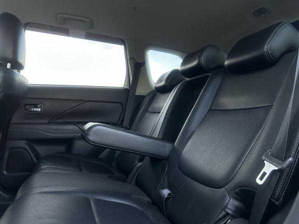 Mitsubishi Outlander III Рестайлинг 2 с пробегом 2015 года, цена 1 815 000 рублей, 118240 км, внедорожник, Автокод Объявления