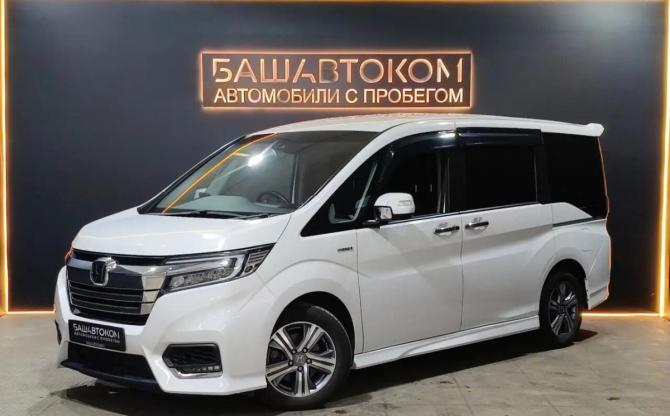 Honda Stepwgn V Рестайлинг с пробегом 2018 года, цена 2 425 000 рублей, 101894 км, минивэн, Автокод Объявления
