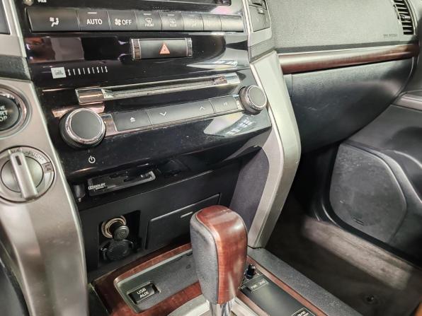 Toyota Land Cruiser 200 Series Рестайлинг 1 с пробегом 2015 года, цена 4 049 000 рублей, 204526 км, внедорожник, Автокод Объявления
