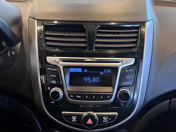Hyundai Solaris I Рестайлинг с пробегом 2015 года, цена 675 000 рублей, 266663 км, седан, Автокод Объявления