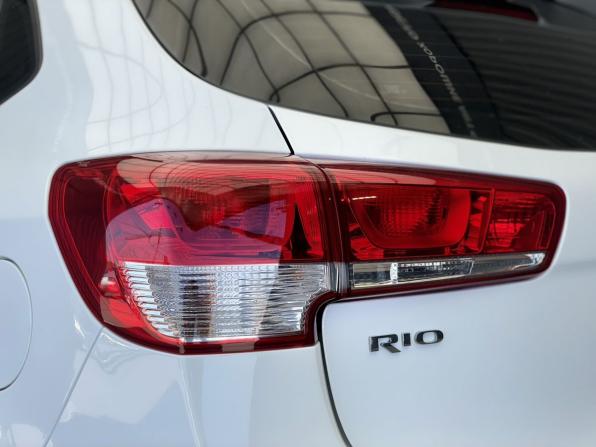 Kia Rio III Рестайлинг с пробегом 2017 года, цена 1 077 000 рублей, 126661 км, хэтчбек, Автокод Объявления