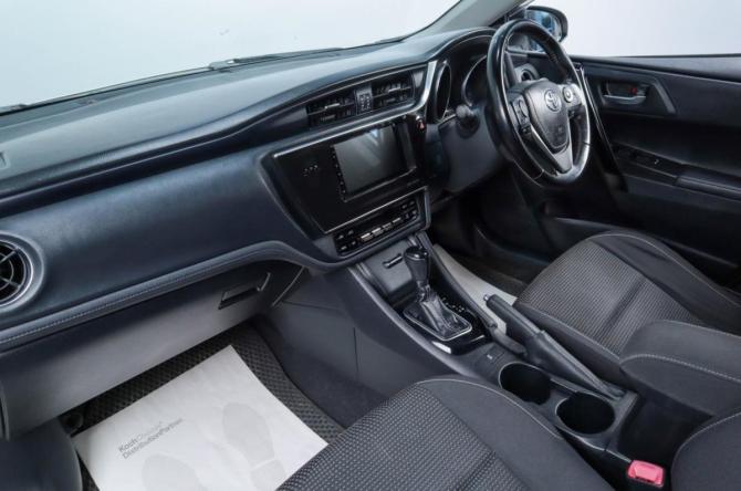 Toyota Auris II Рестайлинг с пробегом 2015 года, цена 1 329 000 рублей, 92000 км, хэтчбек, Автокод Объявления