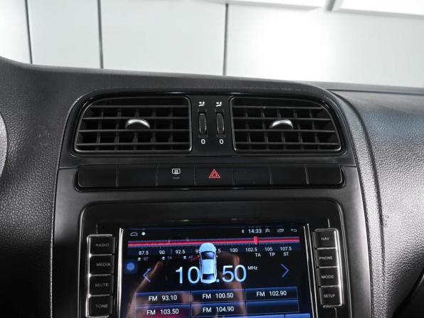 Volkswagen Polo V Рестайлинг с пробегом 2018 года, цена 1 390 000 рублей, 111278 км, седан, Автокод Объявления