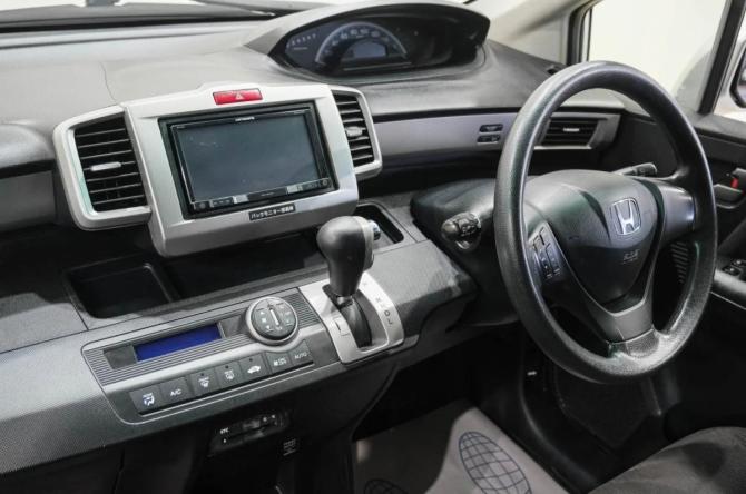 Honda Freed I Рестайлинг 2 с пробегом 2015 года, цена 1 099 000 рублей, 148000 км, компактвэн, Автокод Объявления