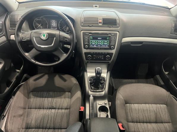 Skoda Octavia II (A5) Рестайлинг с пробегом 2013 года, цена 799 000 рублей, 230536 км, лифтбек, Автокод Объявления