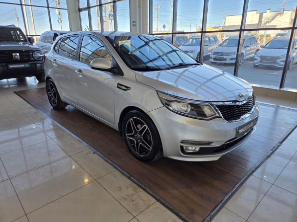 Kia Rio III Рестайлинг с пробегом 2016 года, цена 990 000 рублей, 115585 км, хэтчбек, Автокод Объявления