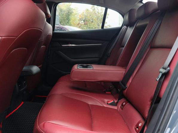 Mazda 3 IV (BP) с пробегом 2022 года, цена 2 470 000 рублей, 60282 км, седан, Автокод Объявления