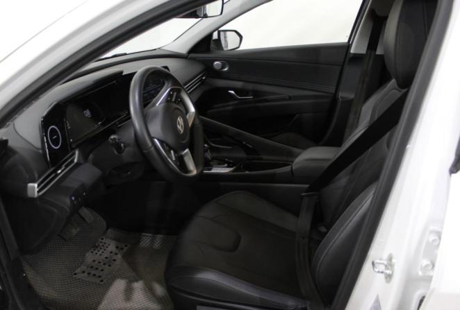 Hyundai Elantra VII (CN7) Рестайлинг с пробегом 2023 года, цена 2 195 000 рублей, 25180 км, седан, Автокод Объявления