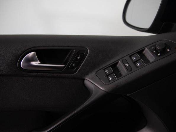 Volkswagen Tiguan I Рестайлинг с пробегом 2011 года, цена 949 000 рублей, 271540 км, внедорожник, Автокод Объявления