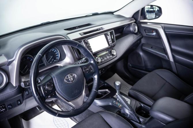 Toyota RAV4 IV (XA40) Рестайлинг с пробегом 2017 года, цена 2 149 000 рублей, 122600 км, внедорожник, Автокод Объявления