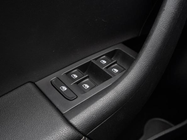 Skoda Rapid I Рестайлинг с пробегом 2018 года, цена 1 390 000 рублей, 87979 км, лифтбек, Автокод Объявления