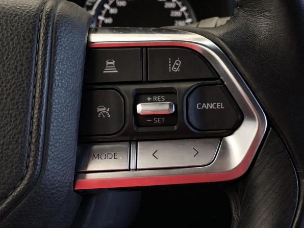 Toyota Land Cruiser 300 Series с пробегом 2021 года, цена 10 987 000 рублей, 64929 км, внедорожник, Автокод Объявления
