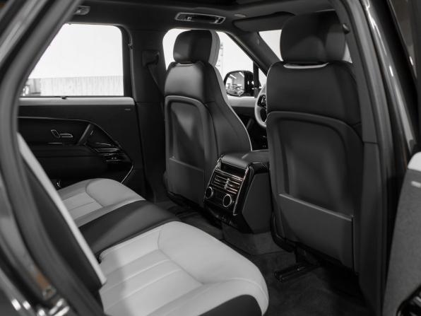 Land Rover Range Rover Sport III с пробегом 2026 года, цена 17 800 000 рублей, 30 км, внедорожник, Автокод Объявления