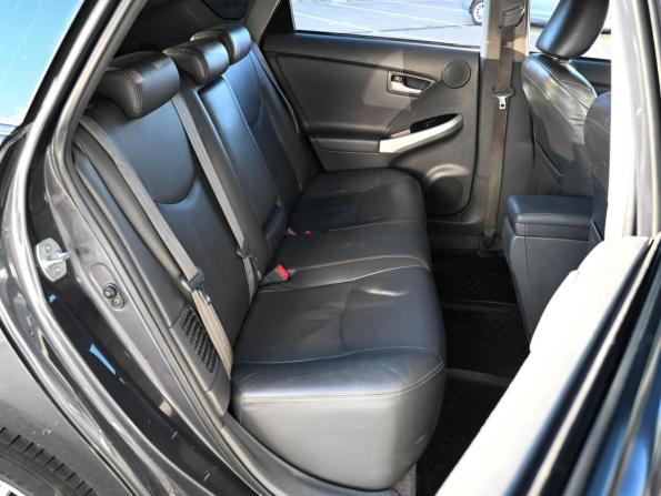 Toyota Prius III Рестайлинг (XW30) с пробегом 2011 года, цена 949 000 рублей, 367061 км, лифтбек, Автокод Объявления