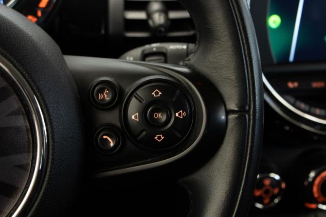 Mini Hatch III (F55/F56) Рестайлинг с пробегом 2018 года, цена 1 885 000 рублей, 76570 км, хэтчбек, Автокод Объявления