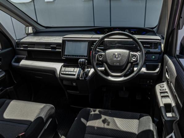 Honda Stepwgn V с пробегом 2016 года, цена 1 890 000 рублей, 94869 км, минивэн, Автокод Объявления