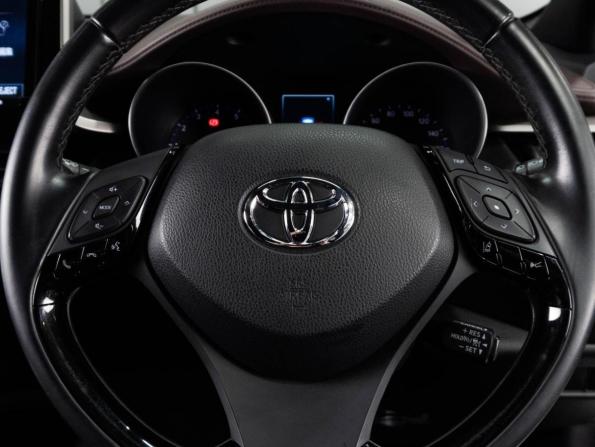 Toyota C-HR I с пробегом 2018 года, цена 2 140 000 рублей, 79191 км, внедорожник, Автокод Объявления
