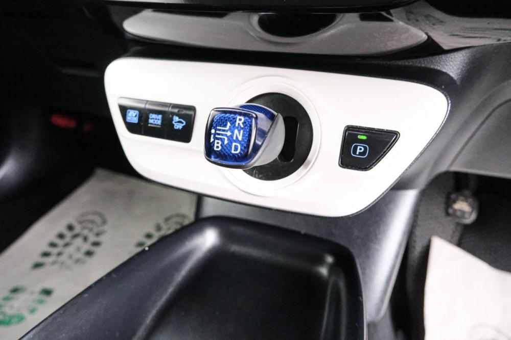 Toyota Prius IV (XW50) Красноярск  - изображение 16
