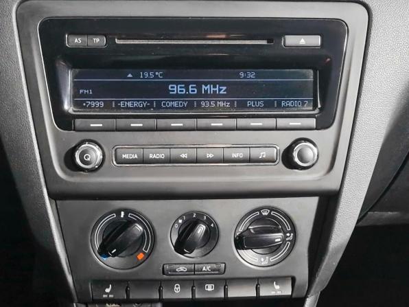 Skoda Rapid I с пробегом 2014 года, цена 537 000 рублей, 403191 км, лифтбек, Автокод Объявления