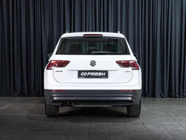 Volkswagen Tiguan II с пробегом 2018 года, цена 2 490 000 рублей, 224343 км, внедорожник, Автокод Объявления